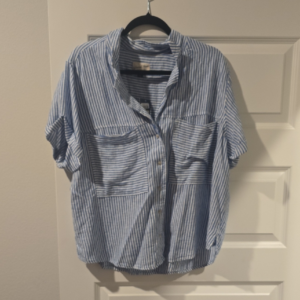 Universal Thread Blue and White Striped Casual Shirt